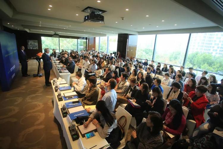 现代服务业综合服务链解析 从技术转让到市场信息咨询的协同价值
